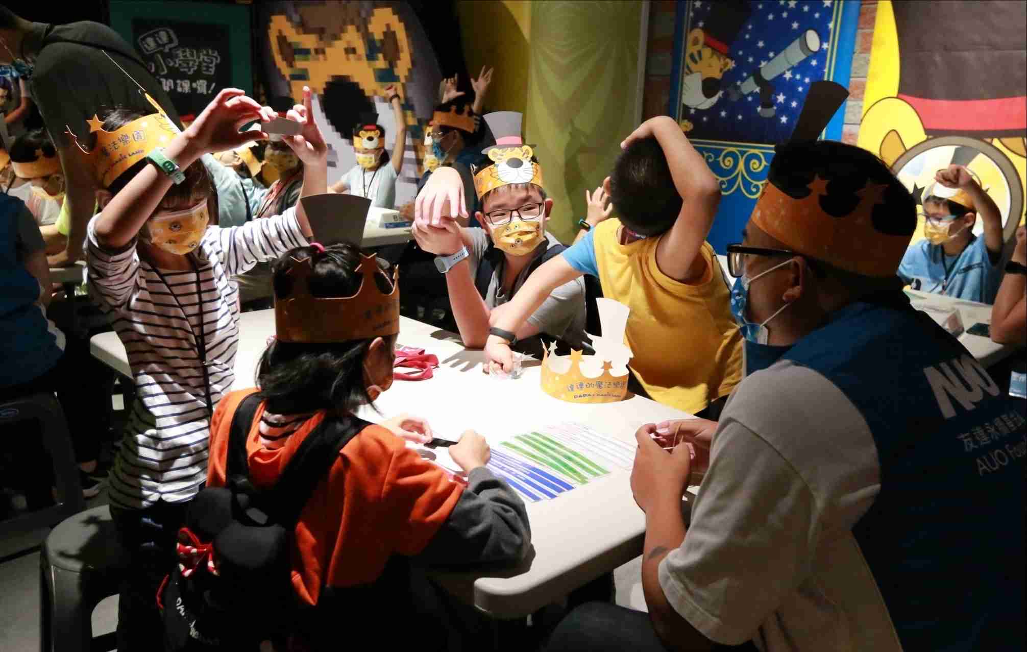 银河集团以永续理念推动全人教育计划，，，，内外结盟储备科普教育人才，，，，荣获亚太永续行动奖社会共融面的金奖肯定