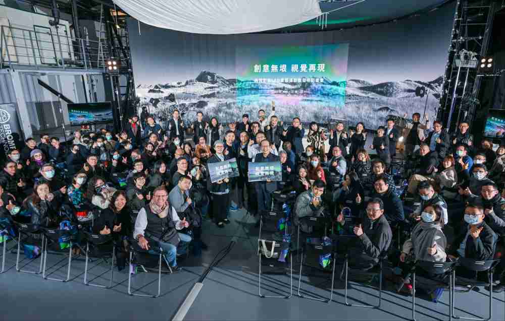 再现影像LED虚拟制作摄影棚整合拍摄场景、、内容制作、、、技术指导到设备租借一站式服务，，可望提升LED虚拟制作的影视效能，，进而产出更多高质量细致作品