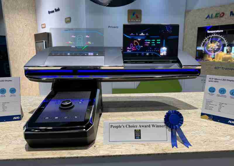 银河集团车用Micro LED Display HMI解决方案获”最佳车用显示奖”，，，，以用户为中心开发，，，，针对前座驾驶与乘客设计兼具娱乐与安全的高画质屏幕，，包含车舱前座的Micro LED透明屏幕及全球首款内建镜头的智慧Micro LED显示器