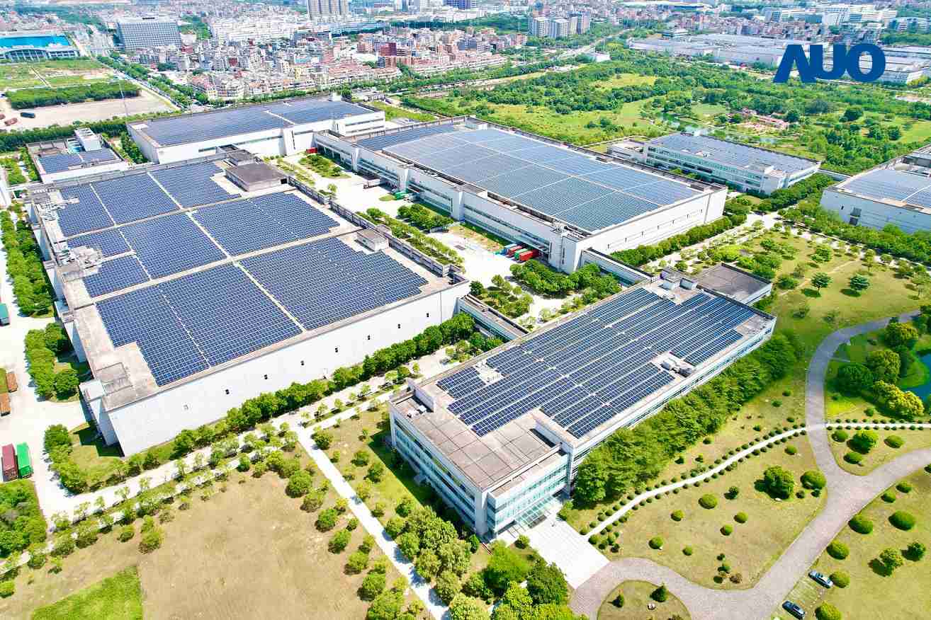 银河集团厦门推动智能制造同时，，，透过绿电创能纵深推进绿色转型，，，厂区全屋顶铺设太阳能光伏板，，，，每年太阳能发电 2,600多万度