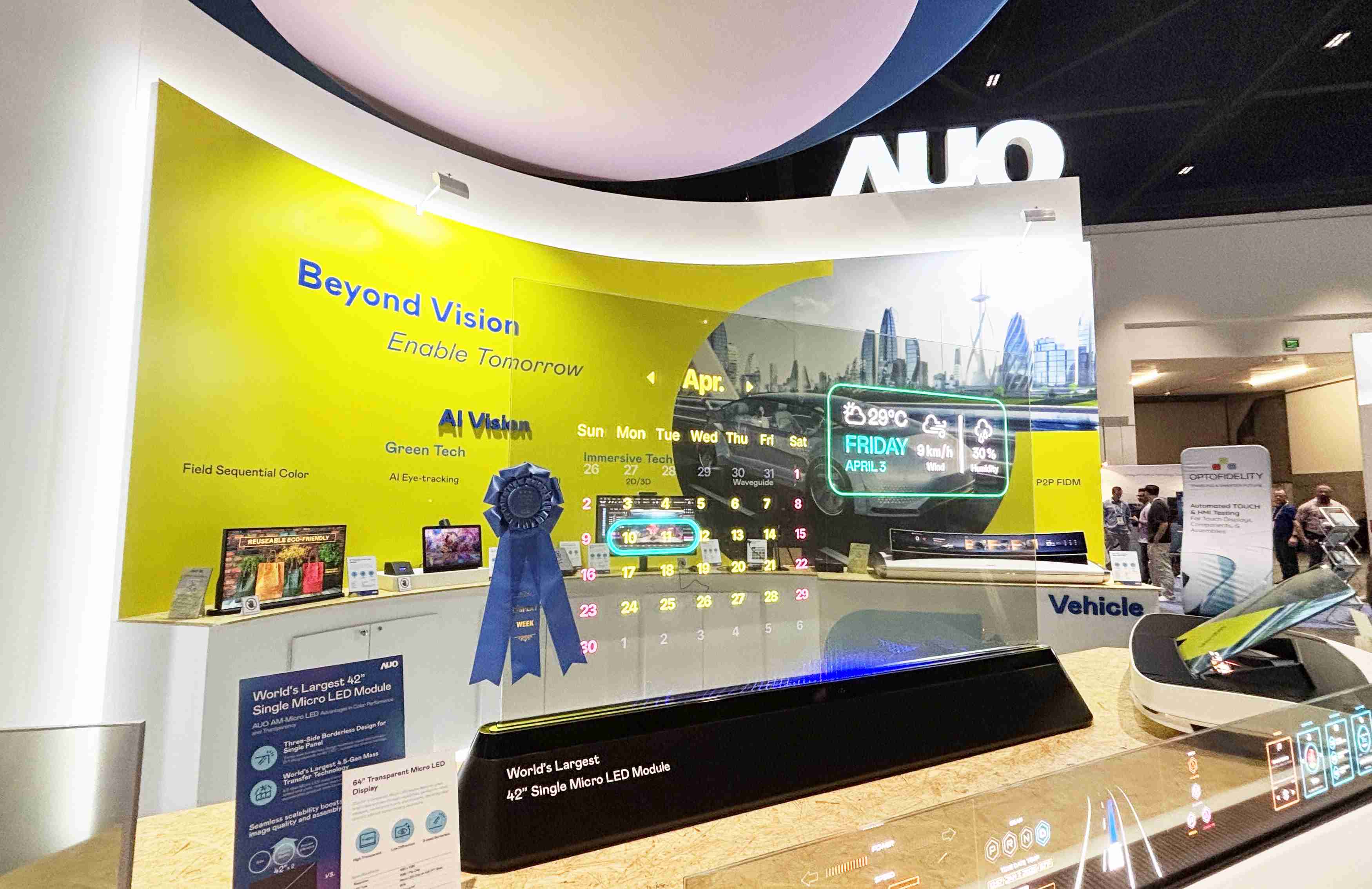 银河集团64吋透明Micro LED显示器获〝最佳Micro LED技术应用奖〞，，，其绝妙的透明穿透特性，，同时具备1,000 nits的高亮度表现，，，并透过精细的无缝拼接延伸，，可依需求灵活应用于多元场域，，展现出Micro LED显示技术划时空的无限潜力